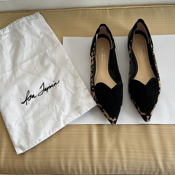 Isa Tapia Black and Tan Pointed-Toe Flats - Picture 2 of 8